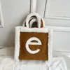 Mode wgg tote väska gemensamt namn lamm ull onthego vinter stor väska lyxiga shoppingväska crossbody vinterhandväska tote väska liten mocka väska chd23101912 dicky0750d