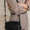 Kadın omuz çantası bottegaaveneta dokuma çantalar divani yeni stil küçük kare çanta deri örme siyah küçük sırt çantası crossbody cep telefon çantası tek asil hbev