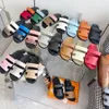 Luxur Designer av högsta kvalitet Mules Sandaler Slides tofflor Kvinnor Sandaler Skor Fashion Outdoor Flat Leather Casual Beach Shoes Stor storlek 35-46