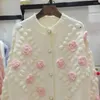 Tricots pour femmes automne mode pull tricoté haut pour femme Style doux fait à la main 3D fleur doux lâche blanc Cardigan manteau vêtements