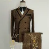 Abiti da uomo Blazer Moda di lusso Marrone scozzese Smoking dello sposo doppio petto Abiti da uomo per matrimonio Abito da festa maschile Costume Homme Giacca pantaloni 231127