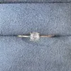Pierścienie zespołowe pubang drobna biżuteria 925 srebrny srebrny 4 mm Gra moissanite Diamond Wedding Empandation Anniversary Pierścienie dla kobiet Wholel231201