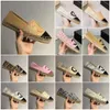 Designer de luxe Femmes Chaussures habillées plates Authentique Cuir de vache Boucle en métal Lady Cuir Classique Casual Chaussure Mules Prince Town Hommes Imprimé Trample Lazy Slides Mocassins