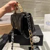 19 -serien Stylish Womens Shoulder Bag 26cm Leather Quilted Diamond Gold Hardware Metal Buckle Luxury Handbag Matelasse Chain Crossbody Bag Makeup Bags Sacoche