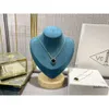Designer smycken Van Clover Armband Vanly Cleef Pendant Love Necklace For Women Girls Double Loop Charms Titanium Steel Wedding J M50C