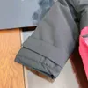 新しい赤ちゃんデザイナージャケット冬の子供服マルチカラースプライシングデザインガールアウターウェアサイズ100-150フード付き幼児コートNov25