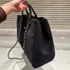 Bolso de aeropuerto Bolso de hombro para mujer de diseñador 37 cm Pana Herrajes plateados Botón de metal Top Bolso de lujo Bolso cruzado con cadena Matelasse Bolso de viaje Bolsas de compras Sacoche