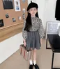 衣類セットキッズスウェットシャツ秋の女の子スカートブランド子供デニムジャケット服かわいい赤ちゃん長袖ティートップガールカーディガンアウトウェア231202