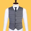 Gilet da uomo 2024 Moda Inverno Corto Giù Cotone Maschile Con Scollo A V Slim Senza Maniche Giubbotti Uomini di Colore Solido Caldo Gilet Cappotti D635