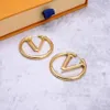 Orecchini pendenti Huggie di design Grande cerchio per orecchini da donna Luxurys Designer Orecchini a cerchio con lettera V Gift261e