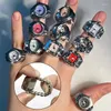 Cluster-Ringe 27 Stile Quarz-Finger-Uhr-Ring für Frauen Männer Paar Digitaluhren elastische dehnbare Punk-Schmuck-Uhr