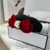 Berretti 09shi ins chic Lana invernale retrò Fiocco di perle di velluto con berretto da donna in forte contrasto di colore Cappello da pittore per il tempo libero 231201