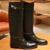 Botas de alta qualidade marrom preto outono inverno quente moda sapatos carta alto cano cavaleiro botas designer sapatos cabeça redonda zíper marca luxo joelho comprimento botas longas