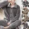 Vêtements de nuit pour hommes 2 pièces / ensemble hommes pyjamas d'hiver ensemble épais peluche simple boutonnage revers à manches longues élastique confortable vague d'eau texture poches