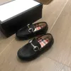 Luxe designer kinderschoenen van hoge kwaliteit lederen babyschoen Maat 26-35 Boxverpakking Slip-On Geruite voering jongen meisje sneakers Nov25