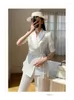 Kvinnors tvåbitar byxor Summer Suit Set Korean version Slim Fit 2023 Fashion Style High Sense Casual White Thin WL39