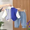 Conjuntos de ropa 2023 otoño coreano niño pequeño 3 piezas conjunto de ropa bordado suéter chaleco carta camisa de manga larga jeans infantil bebé niño trajel231202