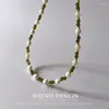 Collier ras du cou personnalisé en perles de coquillage et spinelle