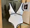En bit baddräkt Kvinnlig badkläder Kvinnor Vit designer bodysuits damer rygglösa badkläder semester strand volleyboll kropp