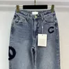 Neue hochwertige Jeans mit hoher Taille und geradem Bein. Modische, lässige Retro-Jeans mit weitem Bein