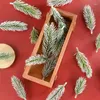 Flores decorativas 10pcs Christmas Pines ramifica as agulhas de plantas artificiais para acessórios de grinaldas DIY Noel Plant Garden Decor