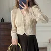 Malhas femininas de algodão renda oco manga bolha botão longo com decote em v cardigan topo outono filtro suave versão coreana