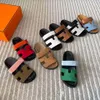 Zapatillas para mujer Zapatillas de diseñador para hombre Suelas Sandalias de playa informales de verano Cuero genuino de primera calidad con caja 02