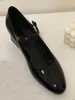 Sapatos de vestido clássico cinta reta mulheres bombas redondas toe tornozelo fivela saltos grossos retro all-match couro preto patente