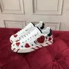 designer skor mens skor sneakers kvinnor skor mode skor tränare graffiti svart vit musikal not hjärtbroderi patch kvalitet hög kalvskinn casual skor