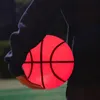 Wsparcie nadgarstka LED Basketball Light Up Bright Streetball klasyczny rozmiar 7 Luminous świecące na prezent urodzinowy 231202