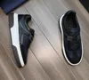 Italien lyx 2023S prax män sneakers skor i centrum skateboard promenader komfort vit svart kalv mocka röd blå mesh andedräkt komfort case walking eu38-46