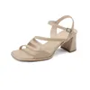 Sandalen 2023 Dames Zomer Schoenen Split Leer Vierkante Teen Dikke Hakken Beige Abrikoos Mode Gesp Casual Peep Dames