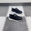 Nouveau designer chaussures de course garçon fille botte de football sneaker noir mode bébé tennis chaussure enfant plat entraîneur décontracté marche en plein air plate-forme de basket-ball cadeau de chaussure avec boîte