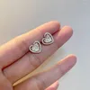 Stud Küpe Huitan Şık Kalp Aşk CZ Gümüş Renk Mizaç Zarif Kadın Kulak Aksesuarları Fantezi Hediye Modaya Dizy Mücevher
