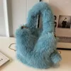 الأكياس المسائية نساء حقيبة حمل رقيقة متعددة الاستخدامات سلسلة أزياء غامضة سلسلة Crossbody مع POM POMS Fall Winter Shopper