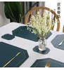 Placemats Servieskussen Placemat Mat en leer Warmte-isolatie Antislip Eenvoudige placemats om te dineren