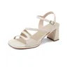 Sandalen 2023 Dames Zomer Schoenen Split Leer Vierkante Teen Dikke Hakken Beige Abrikoos Mode Gesp Casual Peep Dames