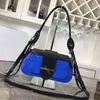 Luxe merkontwerp Leer Retro Mode Dames Baguette Crossbodytas met enkele schouder Trend Tweekleurige zadel-onderarmtas Geavanceerde zin Beroemdheid aanbevolen