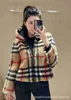 女性用ジャケットデザイナーブランド2023冬の新製品：ふわふわした羊ペンと格子縞のショートコート5FBJ
