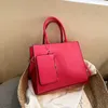 Urban Pending Style Advanced Sense Handväska Big Bag Fashionable Popular Spring and Summer One Shoulder Crossbody Bag Women Platinum Bag