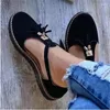 Sandaler Cozok Summer Foreign Trade Leisure One Word Buckle Flat Bottom Stor storlek Runda huvud Tassel Tjock Baotou -plattform