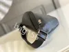 Designers de qualidade de espelho Duo slingbag masculino padrão em relevo Black Luxury Brown revestido de lona bolsas de ombro de crossbody saco de moeda pequena bolsa