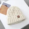 BeanieSkull Caps Unisex Wintermutsen Voeg bont gevoerde mannen en vrouwen toe Warme muts Casual Maple Leaf Label Decor Gebreid 231201