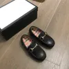 Luxe designer kinderschoenen van hoge kwaliteit lederen babyschoen Maat 26-35 Boxverpakking Slip-On Geruite voering jongen meisje sneakers Nov25