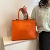 Style de déplacement urbain sens avancé sac à main grand sac à la mode populaire printemps et été une épaule sac à bandoulière femmes sac en platine