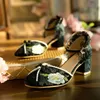 Chaussures de robe Style chinois Femmes 2023 Vintage Brodé Mary Jane Sandales Vert Falbala Élégant Talons Hauts Dames 231201