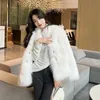 Piel para mujer Faux Xpqbb Abrigo blanco para mujer Moda coreana StandUp Collar Fox Chaquetas Mujer Grueso Cálido Invierno Outwerwear corto 231202
