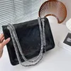 Famoso designer francese Borsa da donna alla moda Borsa a tracolla classica con catena a reticolo di diamanti di grande capacità Borsa a tracolla in tinta unita di alta qualità con doppie lettere