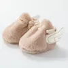 İlk Yürüyüşçüler Bebek Yürüyüş Ayakkabıları Saçın Ayak Örtüsünü Önlemek İçin Yumuşak Sole Kaşmir Pamuklu Doğum Zemin İçin Sıcak