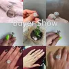 Pierścionki ślubne Huitan Classic 4 Claws Design Bridal Engagement AAA Cubic Zirconia Timeless Style Kobieta 231201